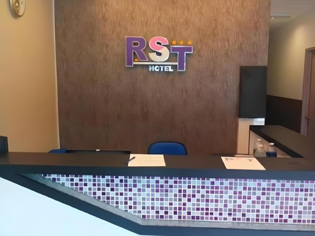 Rst 2*